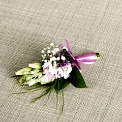 LISIANTHUS & ANEMONE GROOM BUTTONHOLE